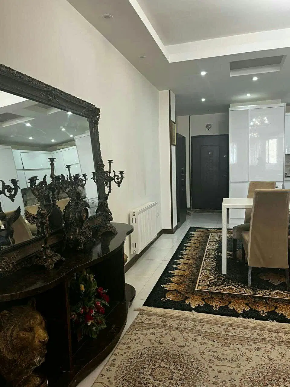 واحد ۱۳۵ متری سه خواب جنوبی رو به خیابان