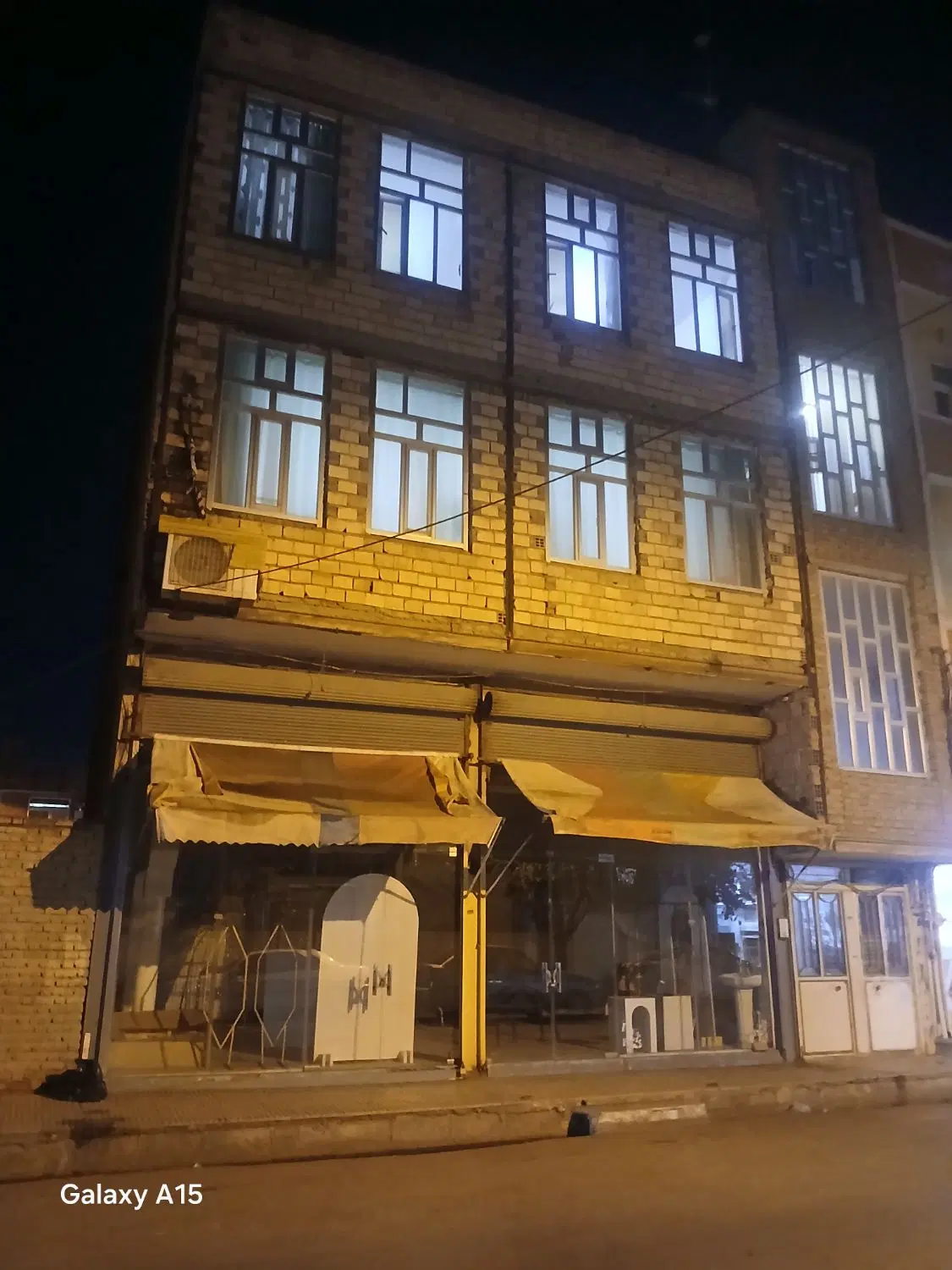 تجاری مسکونی در ۱۵متری دوطبقه با دو دهنه مغازه