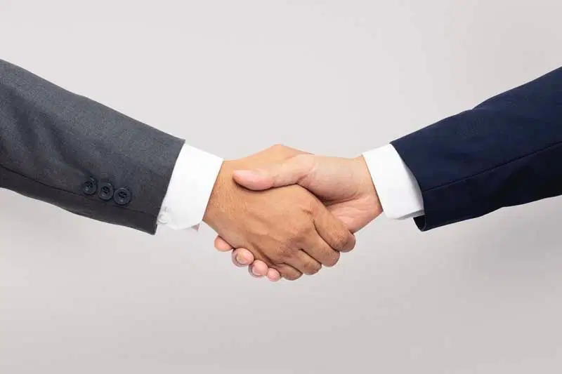 اجاره میز تعمیرات و نرم‌افزار و فروش مبایل