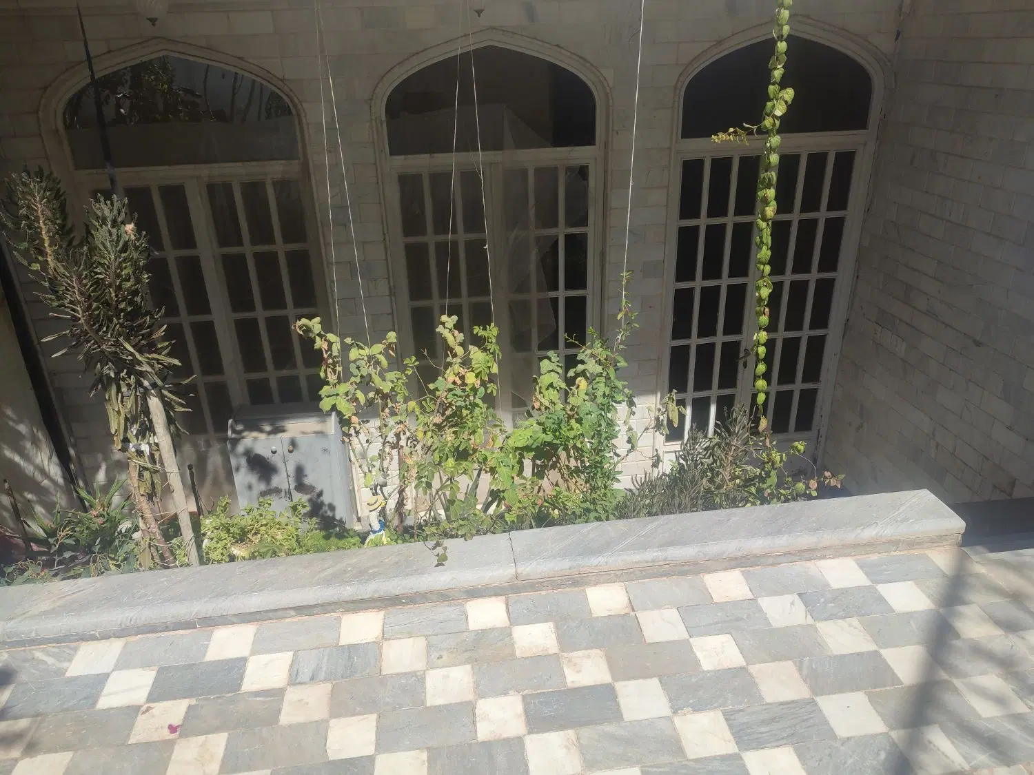 یک باب زیرزمین دوکله با نور گیر
