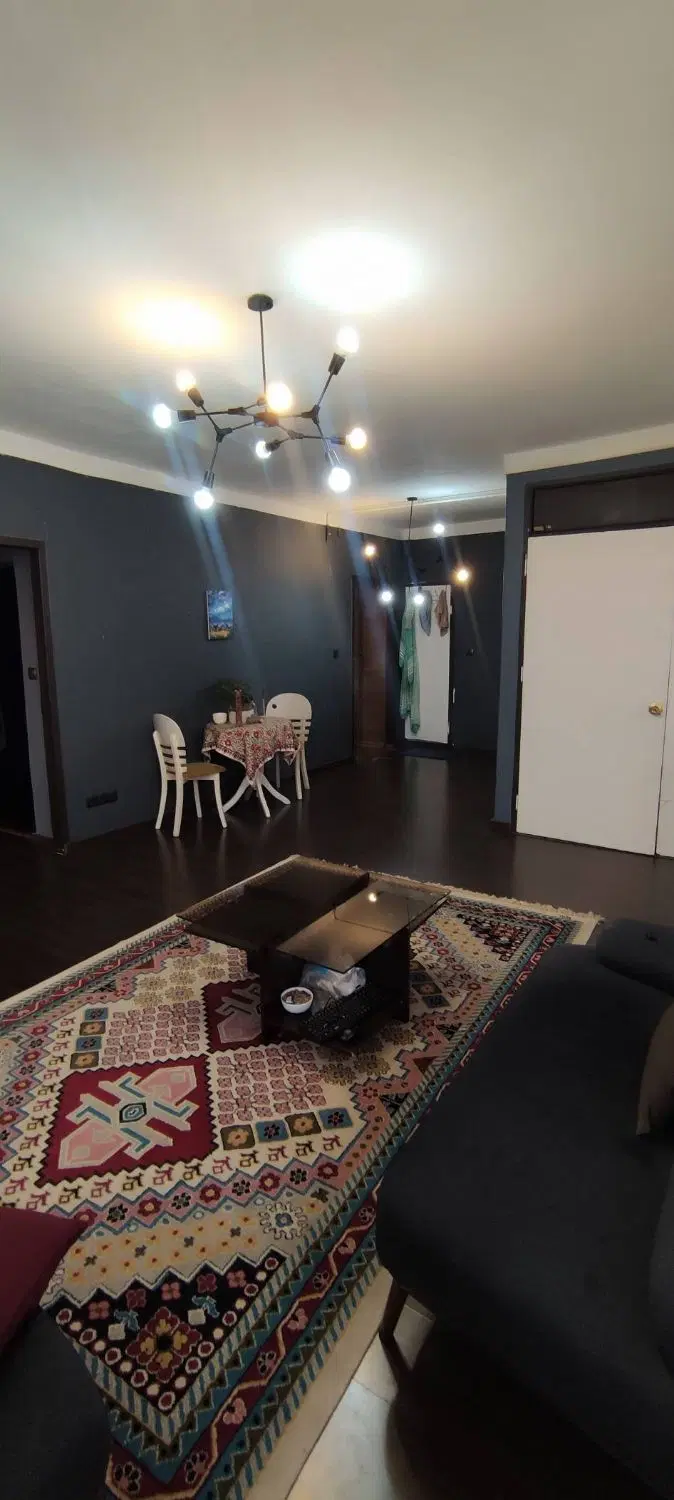 شمال جمهوری ۸۴ متر