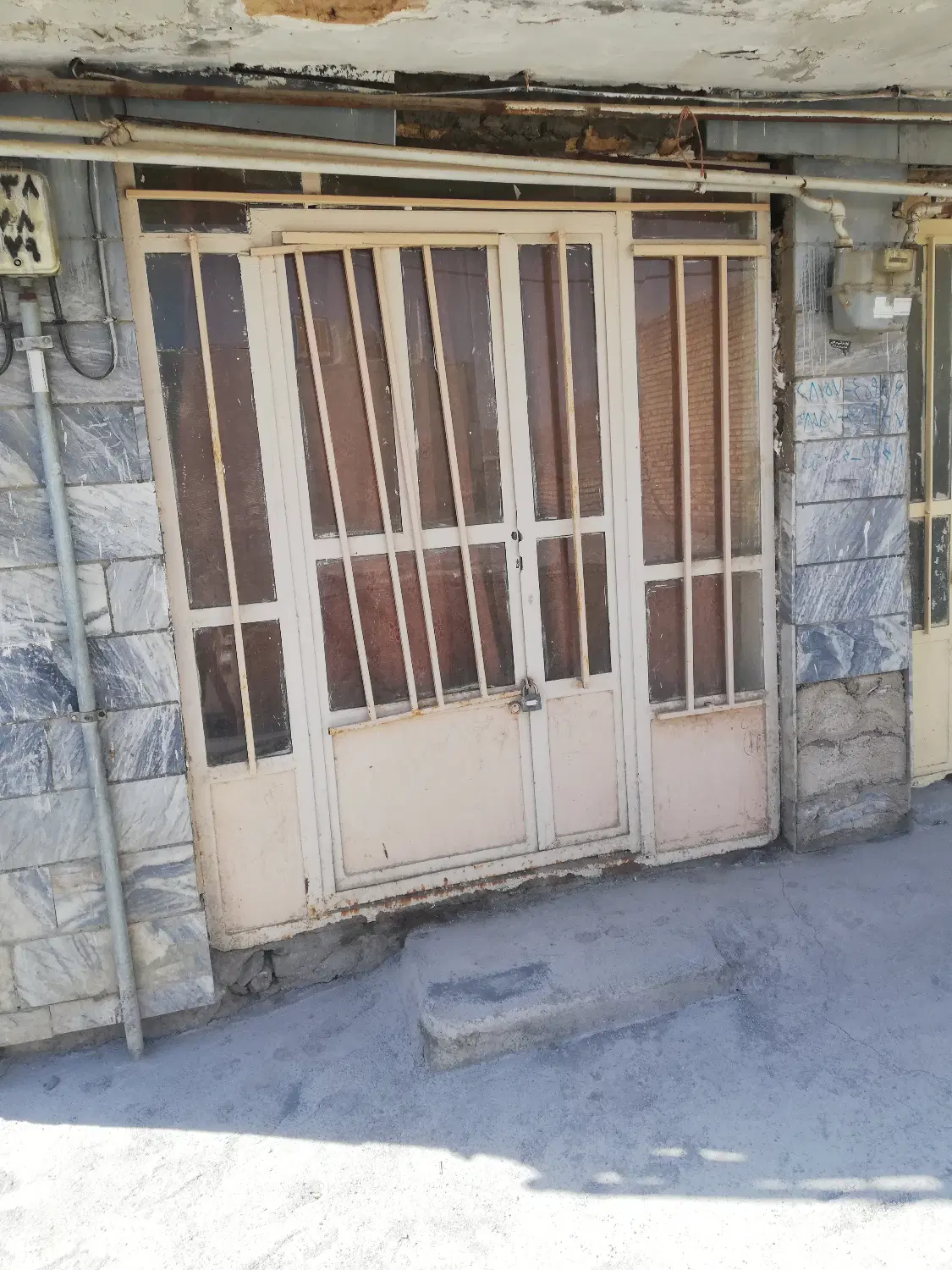 خانه فوتبال فروشی 85 متر بنا