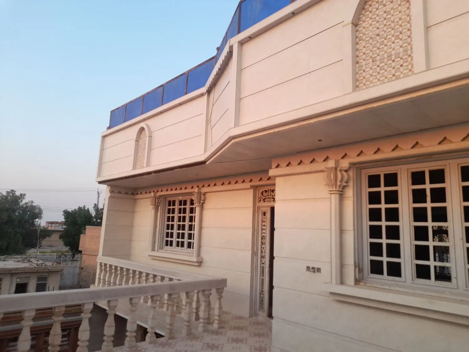 یک خانه به مساحت ۴۲۵ متر دو وحده