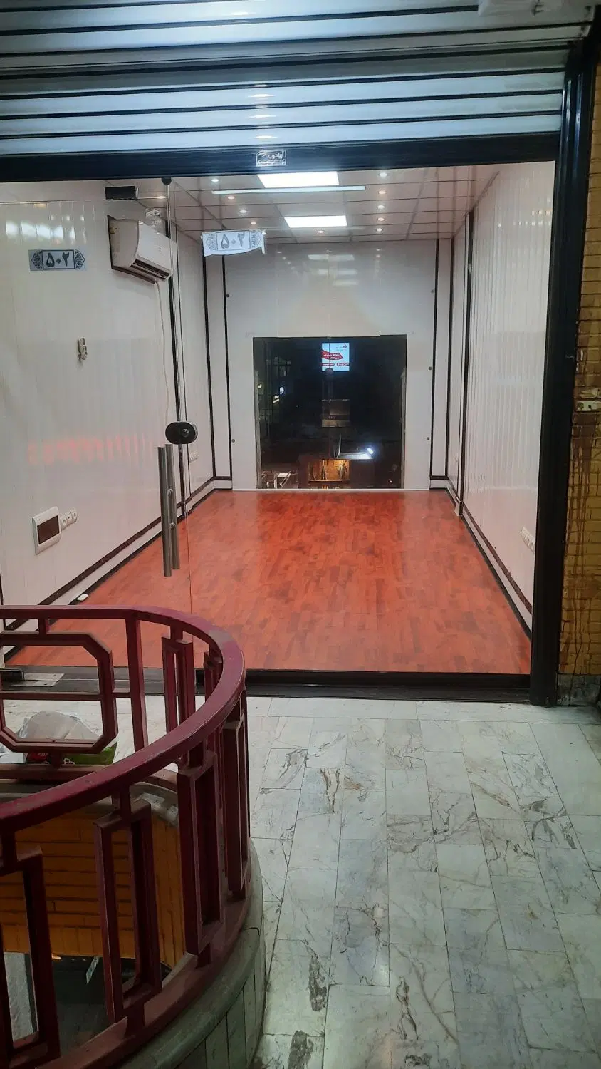 مغازه داخل پاساژطلاخ صفاییه