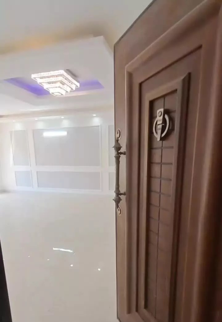 ۱۳۰متر۲خواب خیابان ۲۰متری پارکینگ اختصاصی