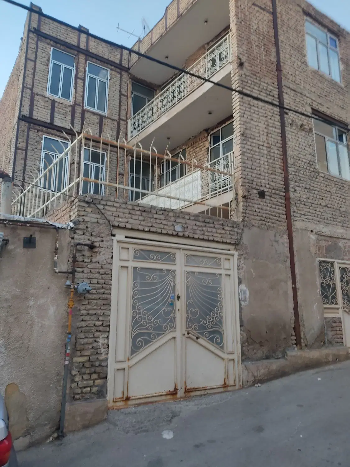 فروش حیاط سه طبقه