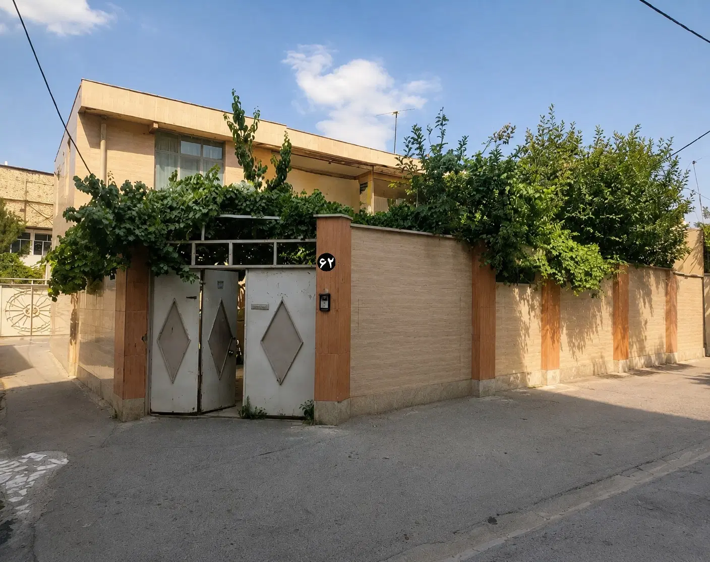 ملک ویلایی ۲۰۰متری ۲طبقه بازسازی سه نبش