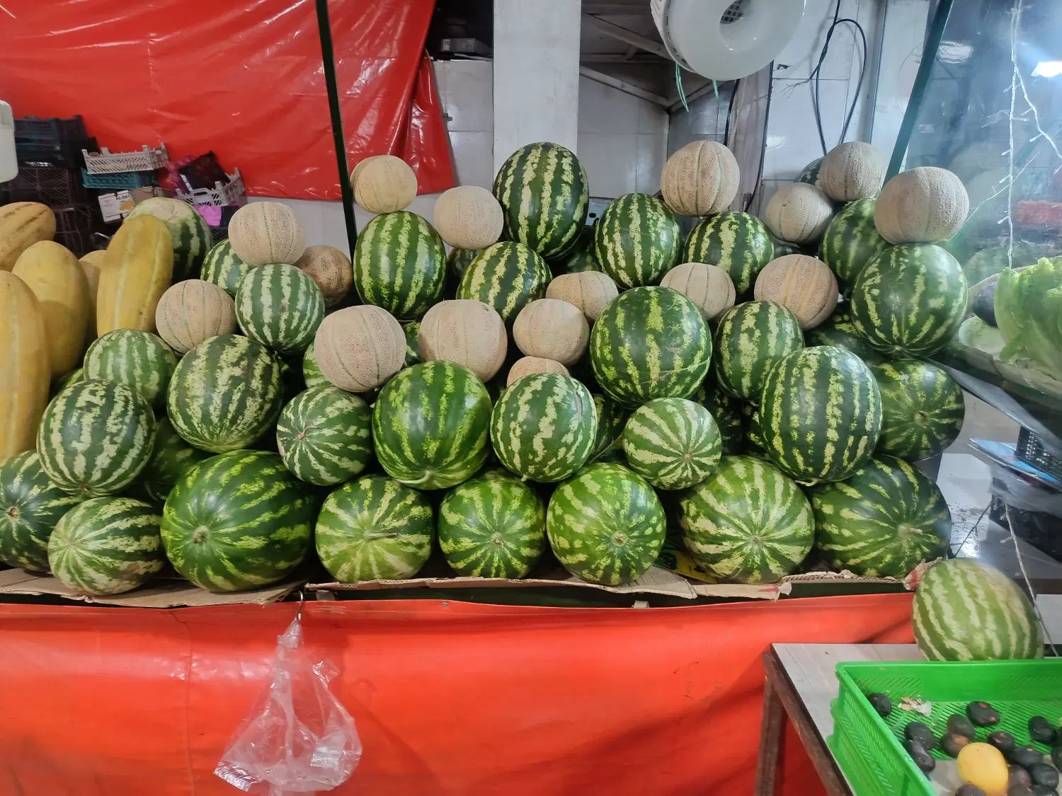 مغازه داخل سالن بر سبزی یا قصابی اجاره داده میشه