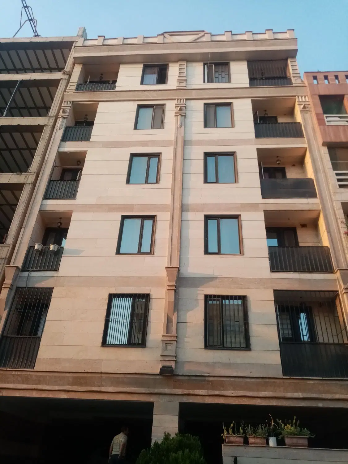 83متر 2خوابه فول امکانات روبه افتاب