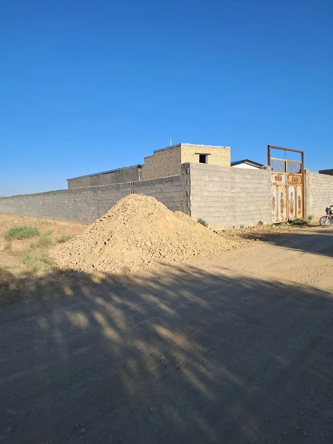 زمین  چهاردیواری درجورقان