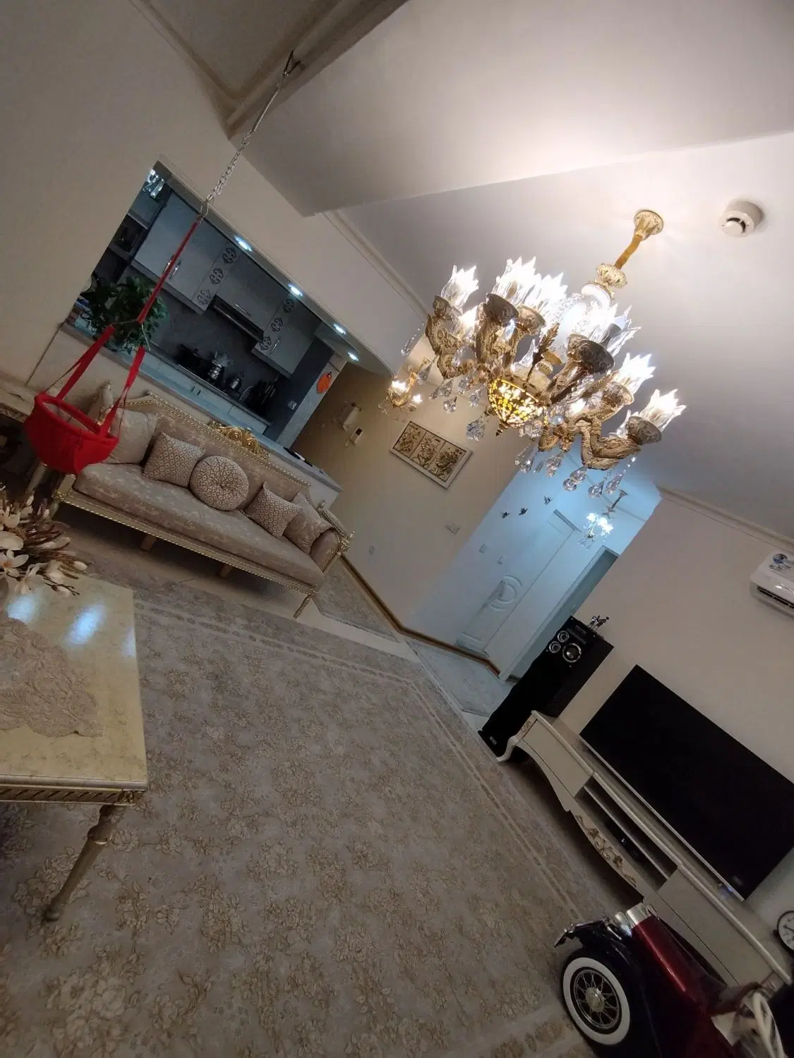 واحد فروشی در زمرد چهار