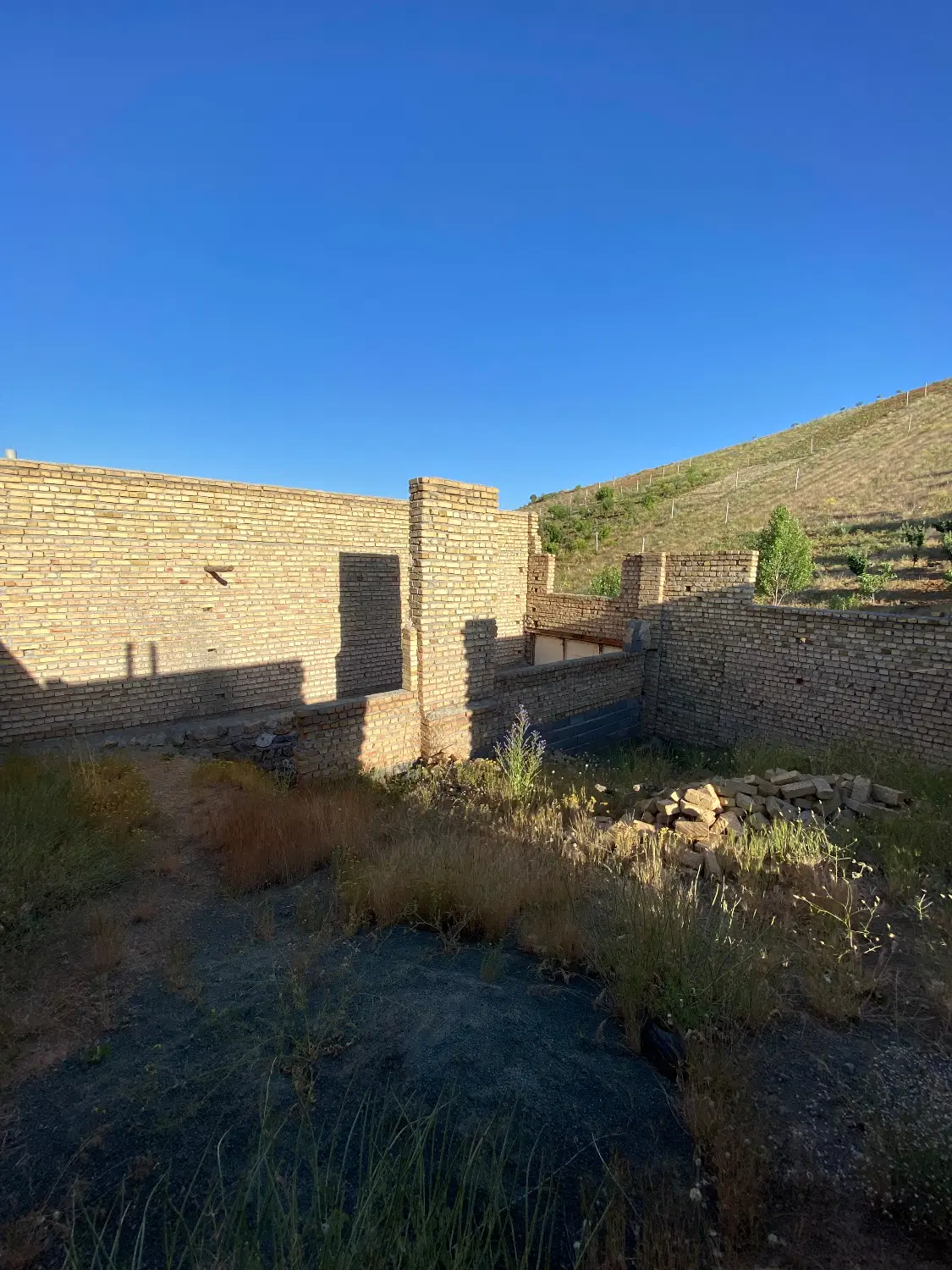 خانه نیمه کاره میدان امام رضا