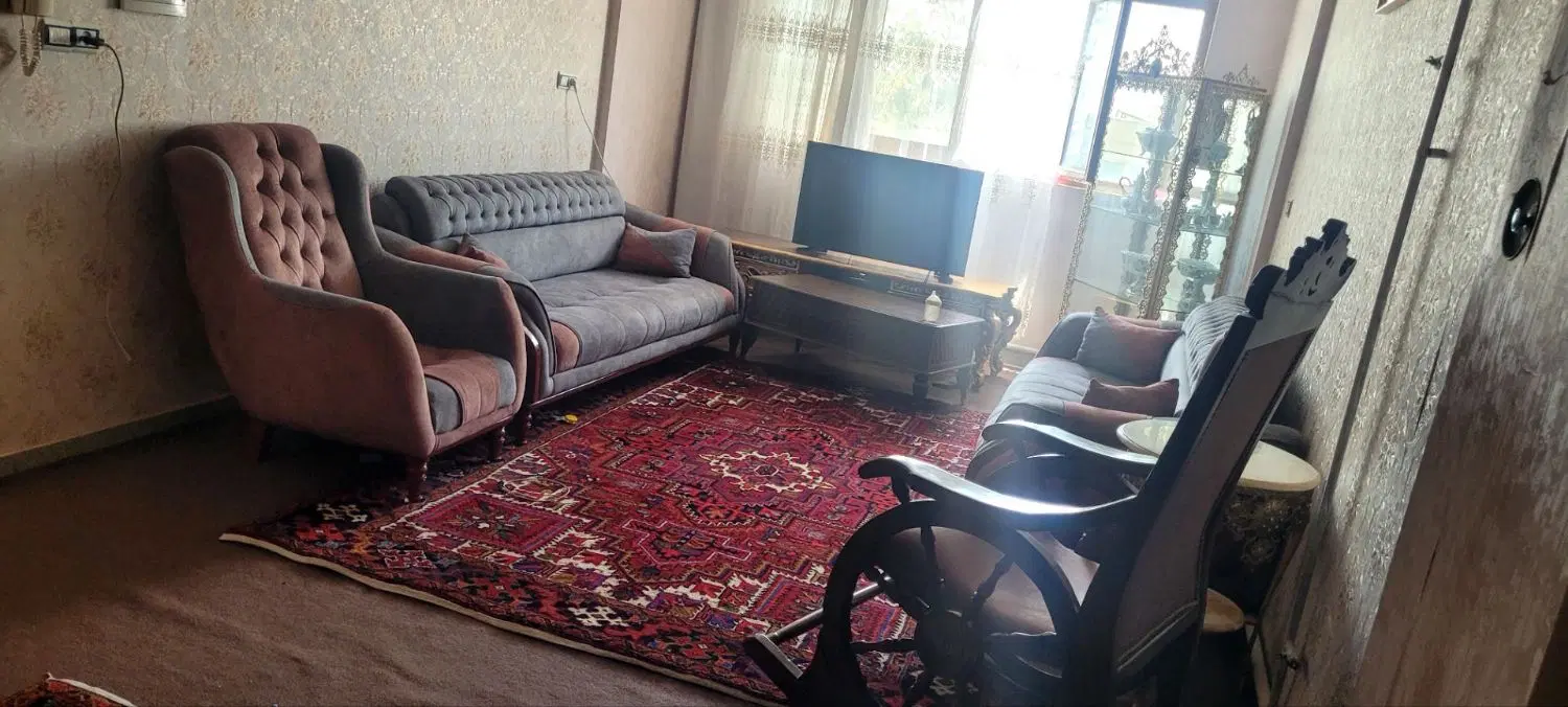 ساختمان ۳ طبقه با یک بهار خواب