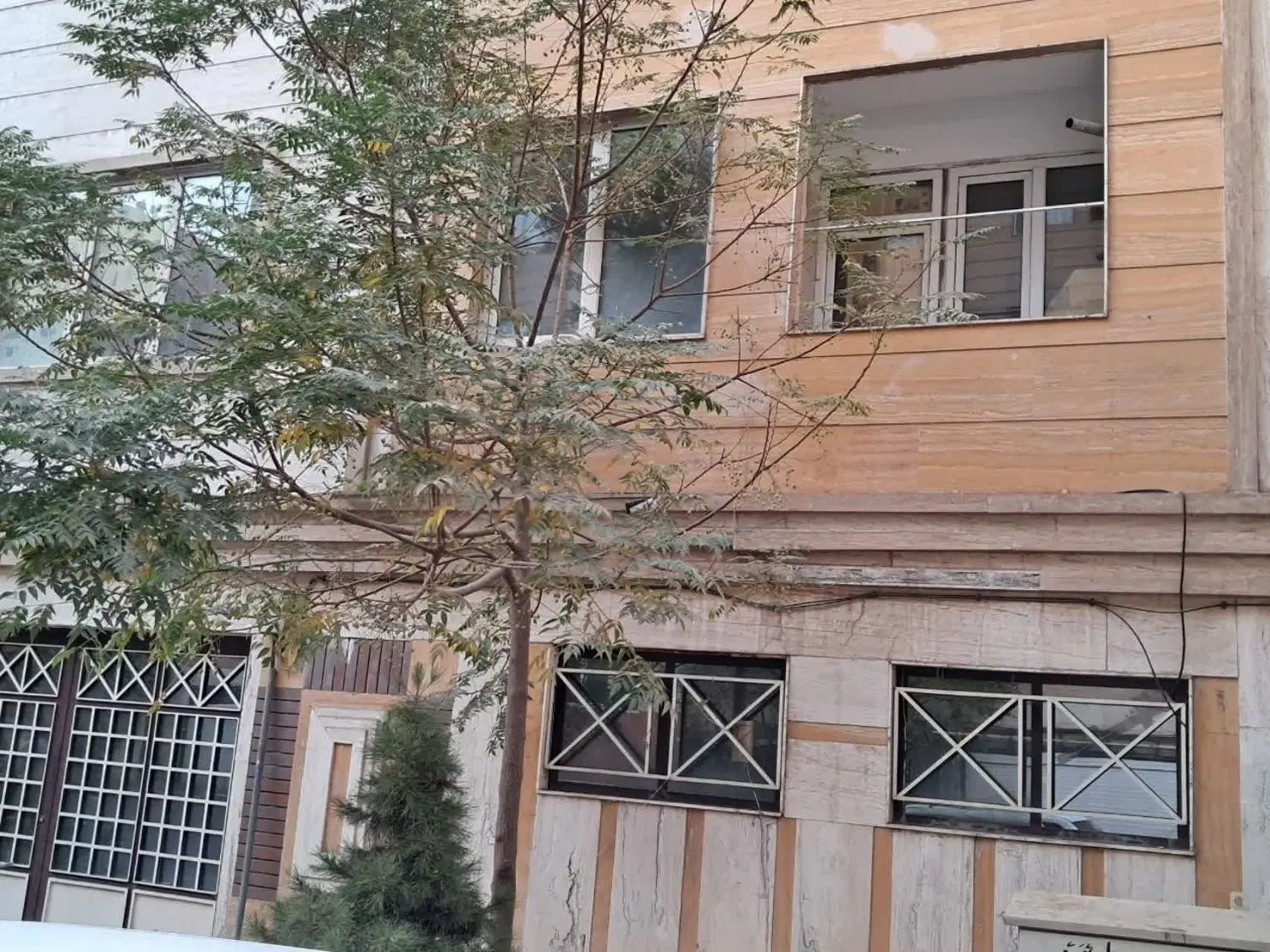 ۹۰متردوخواب،روبه افتاب،طبقه۴پارکینگ وانباری