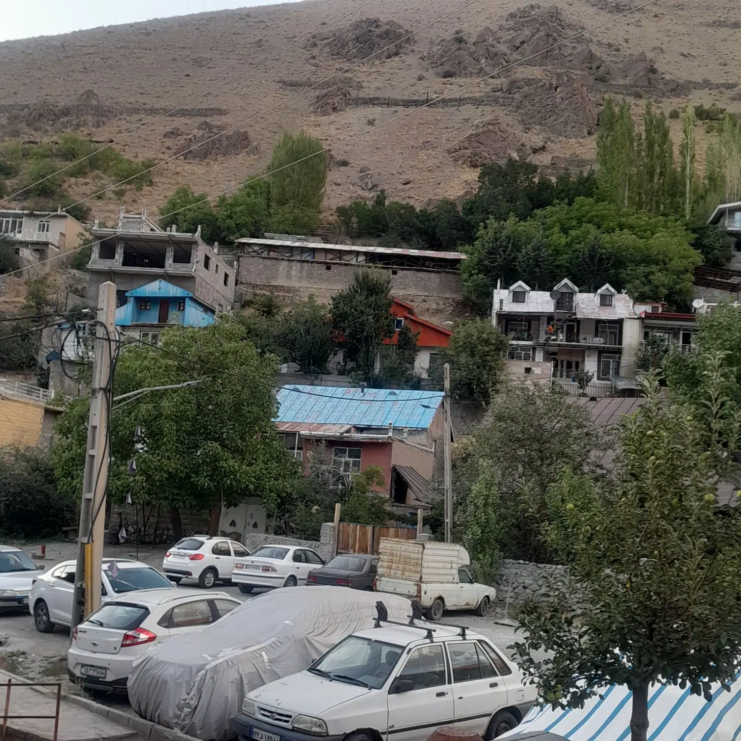 ۶۰۰ متر زمین در دیزین
