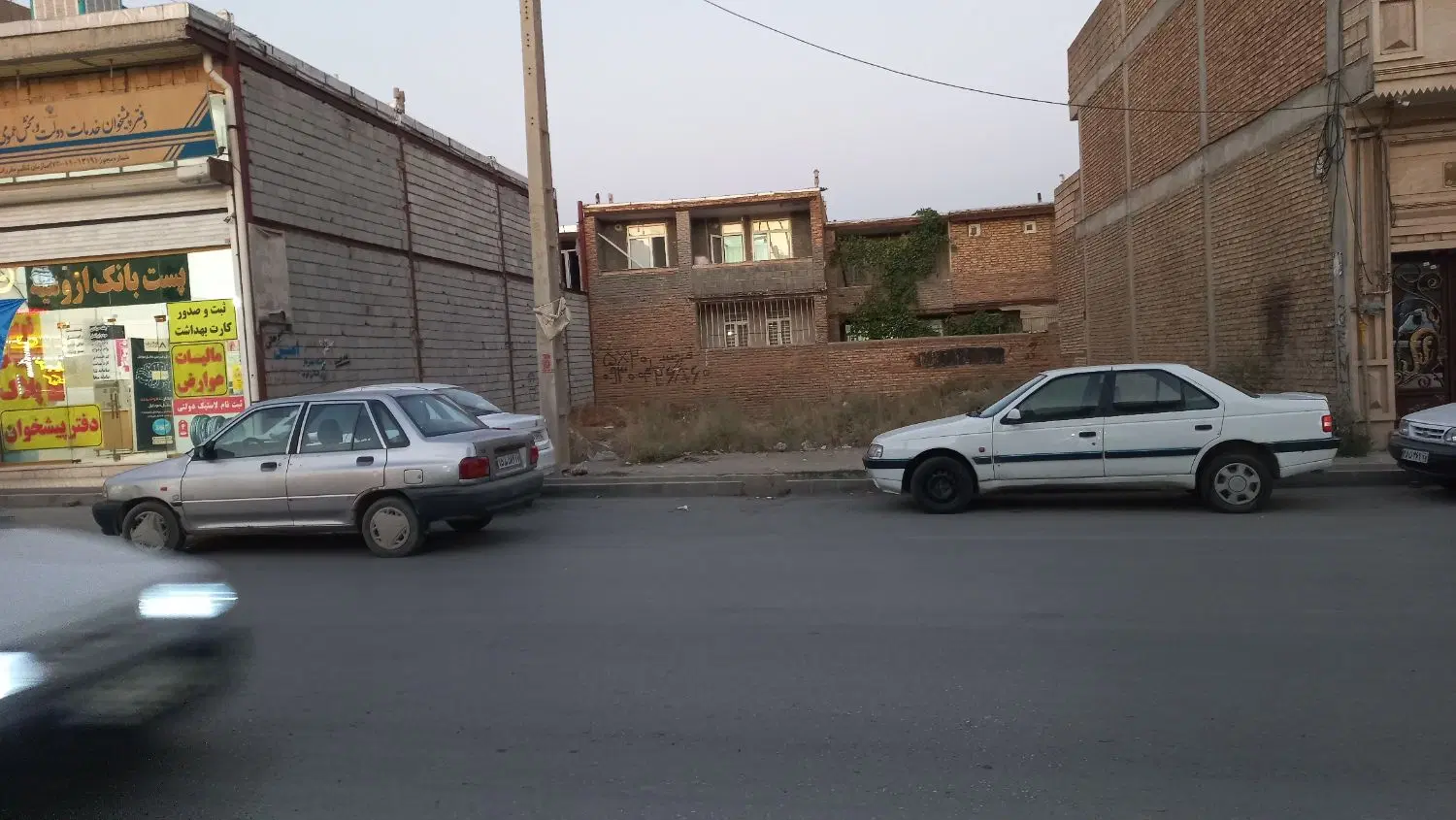 زمین بر پرنیان