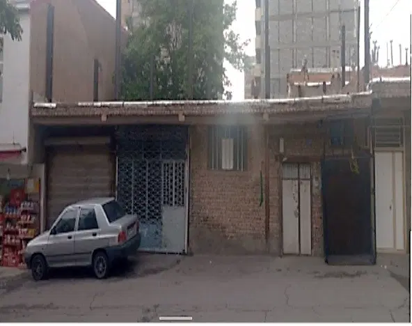 حیاط حدودا 140 متر  سند شش دانگ