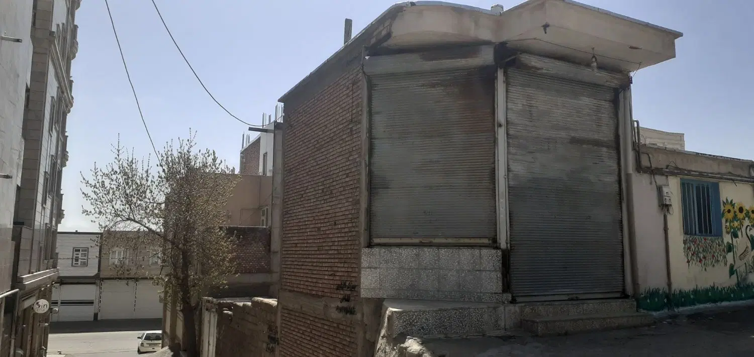 ملک دو نبش ۲۵۰ متری استاد شیرازی و گلبرگ۳