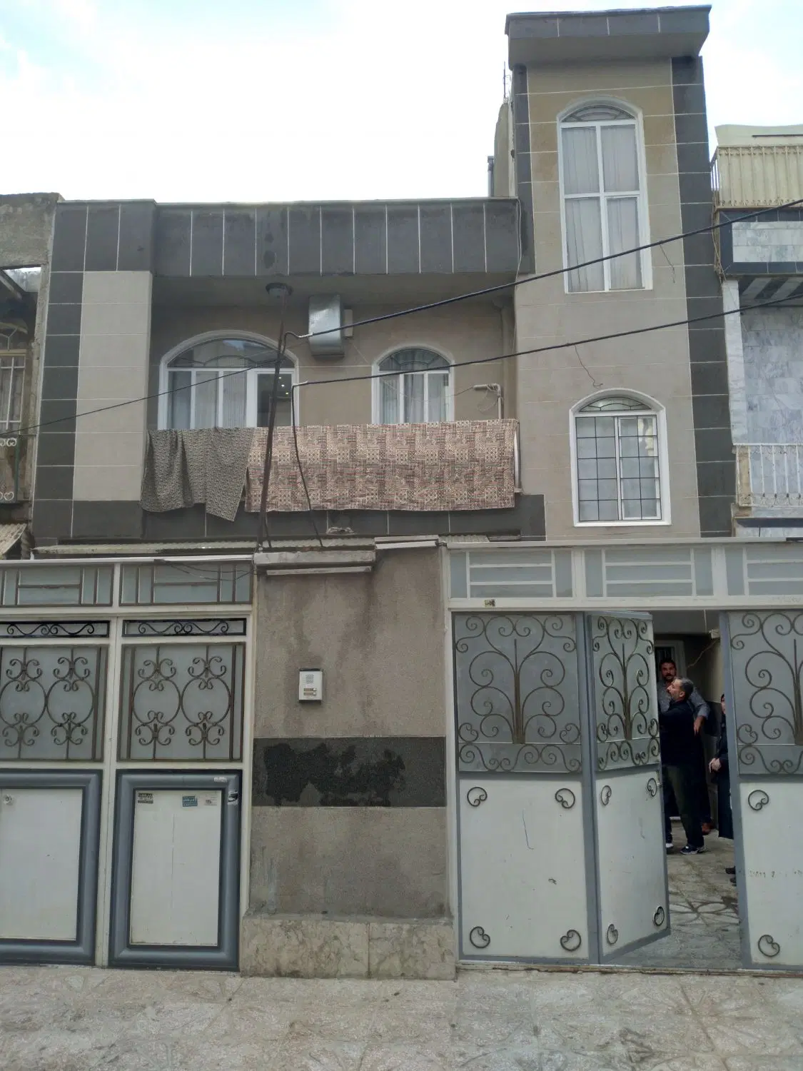 دوشان. فازیک . طبقه یک.پارکینگدار.تکمیل