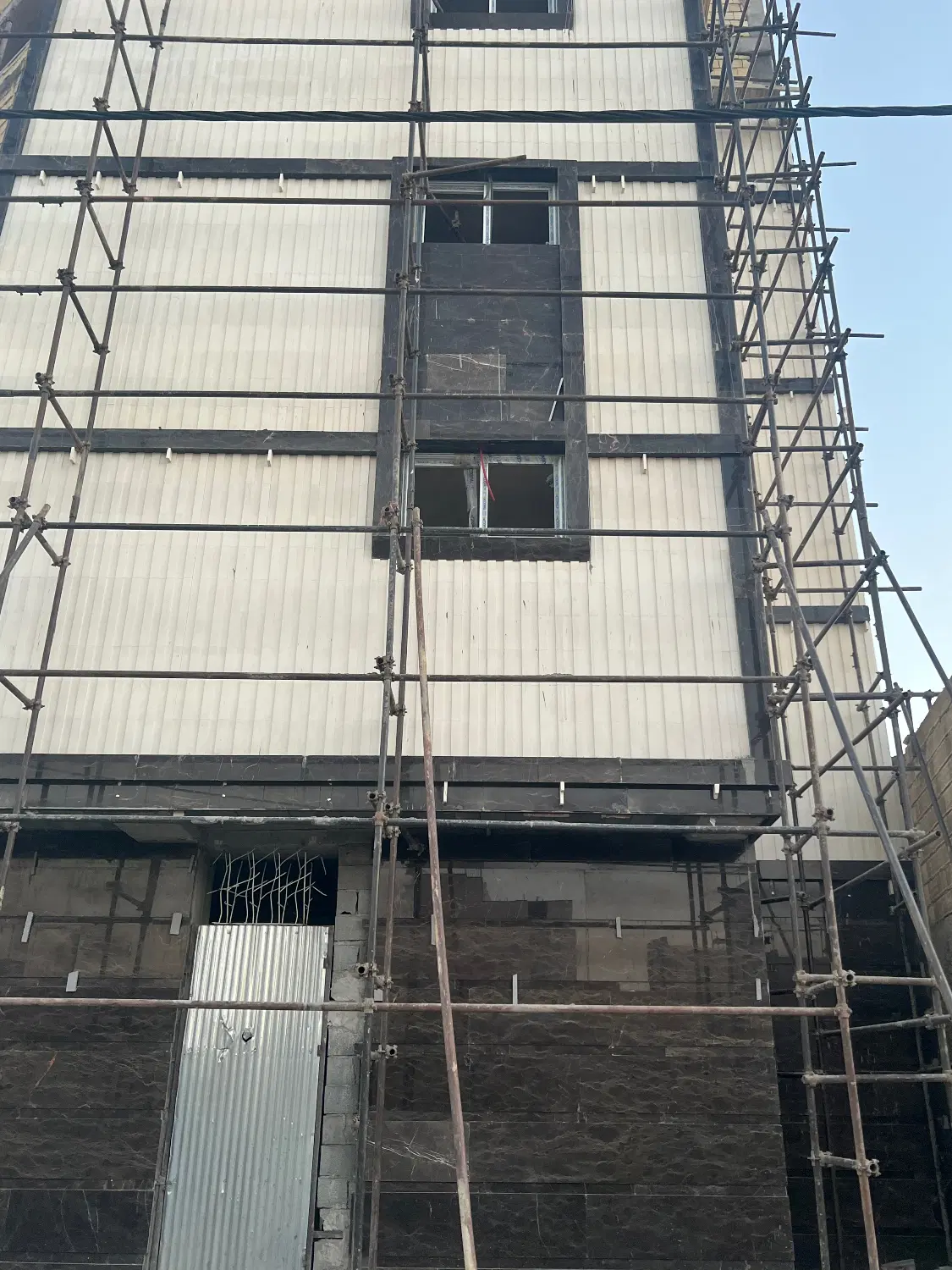 آپارتمان تک واحدی ۳ خواب