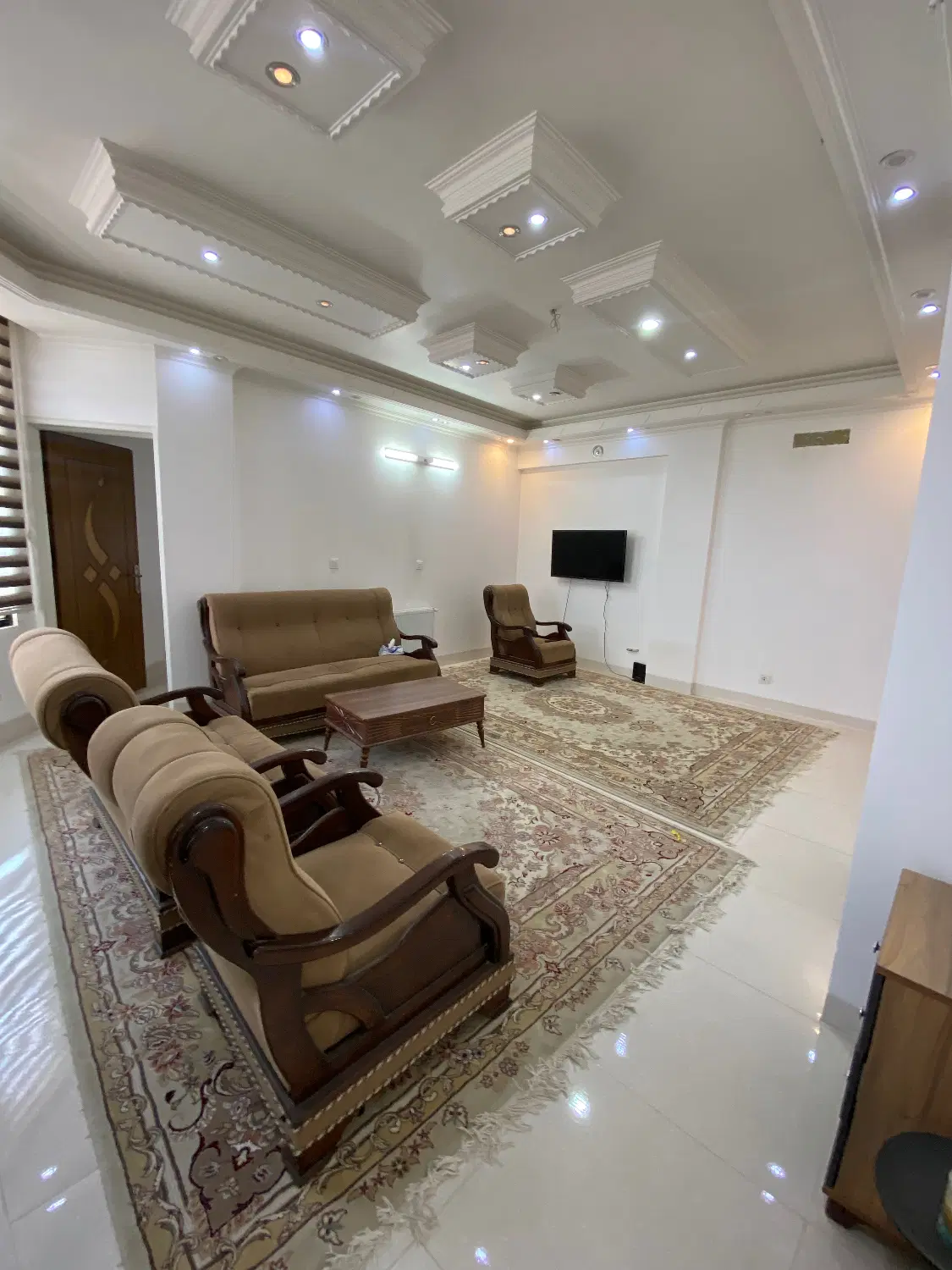 طبقه بالا ۸۵ متری مبله _ شیک و نوساز