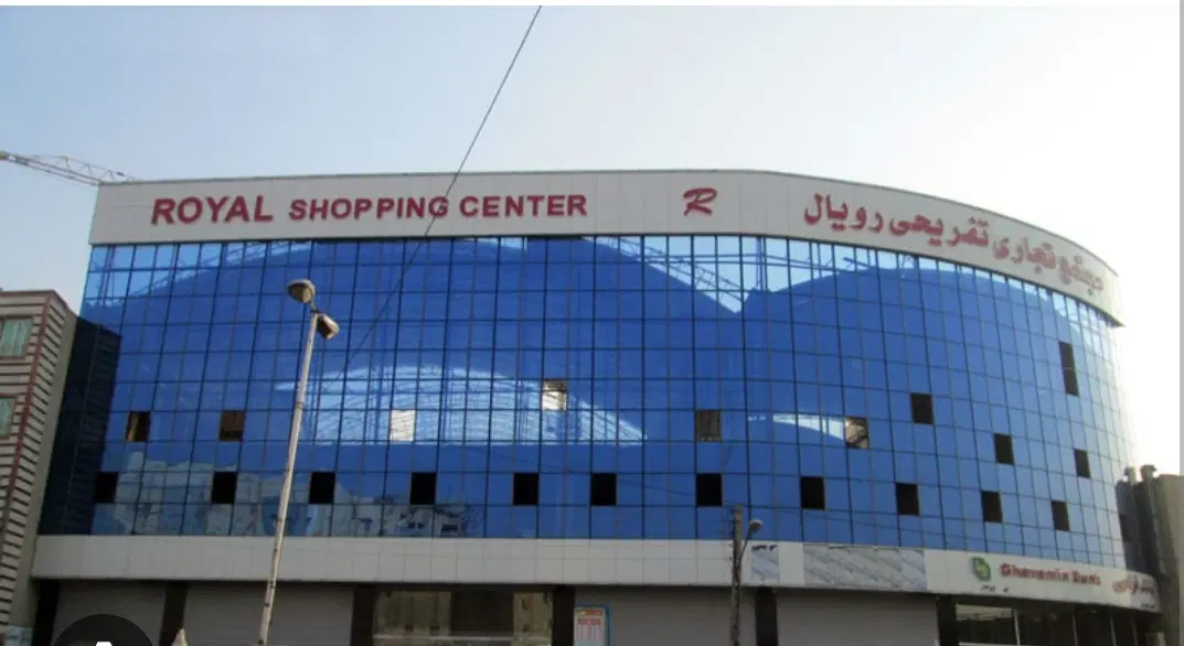 مغازه در پاساژ رویال نصف راه