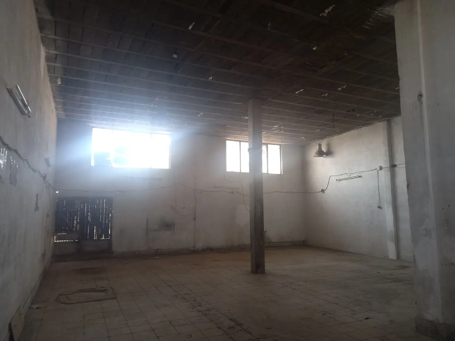 کارگاه تجاری ۲۵۰ متری با حیاط