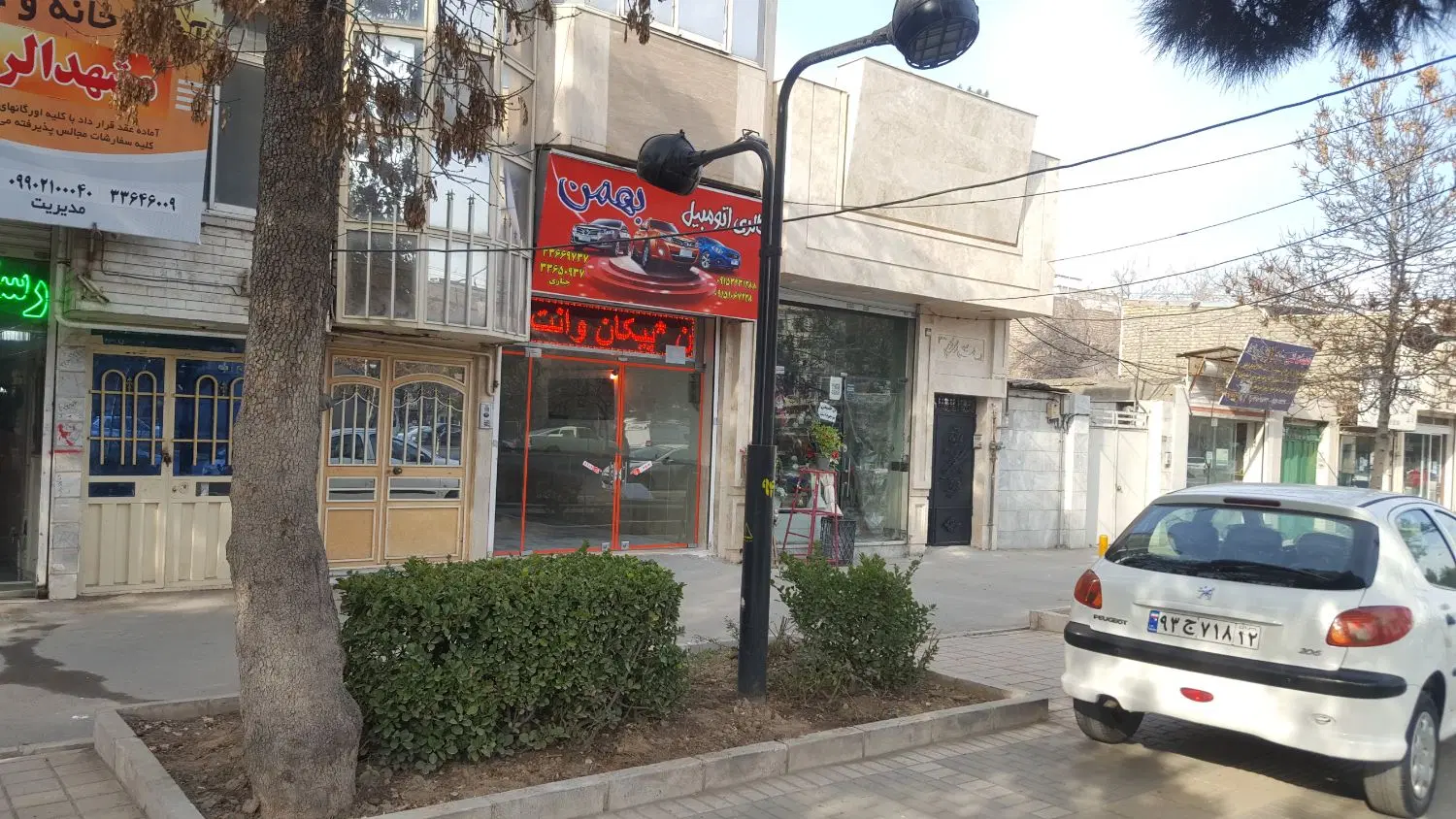فروش مسکونی سه طبقه مسکونی و مغازه حاشیه رستمی