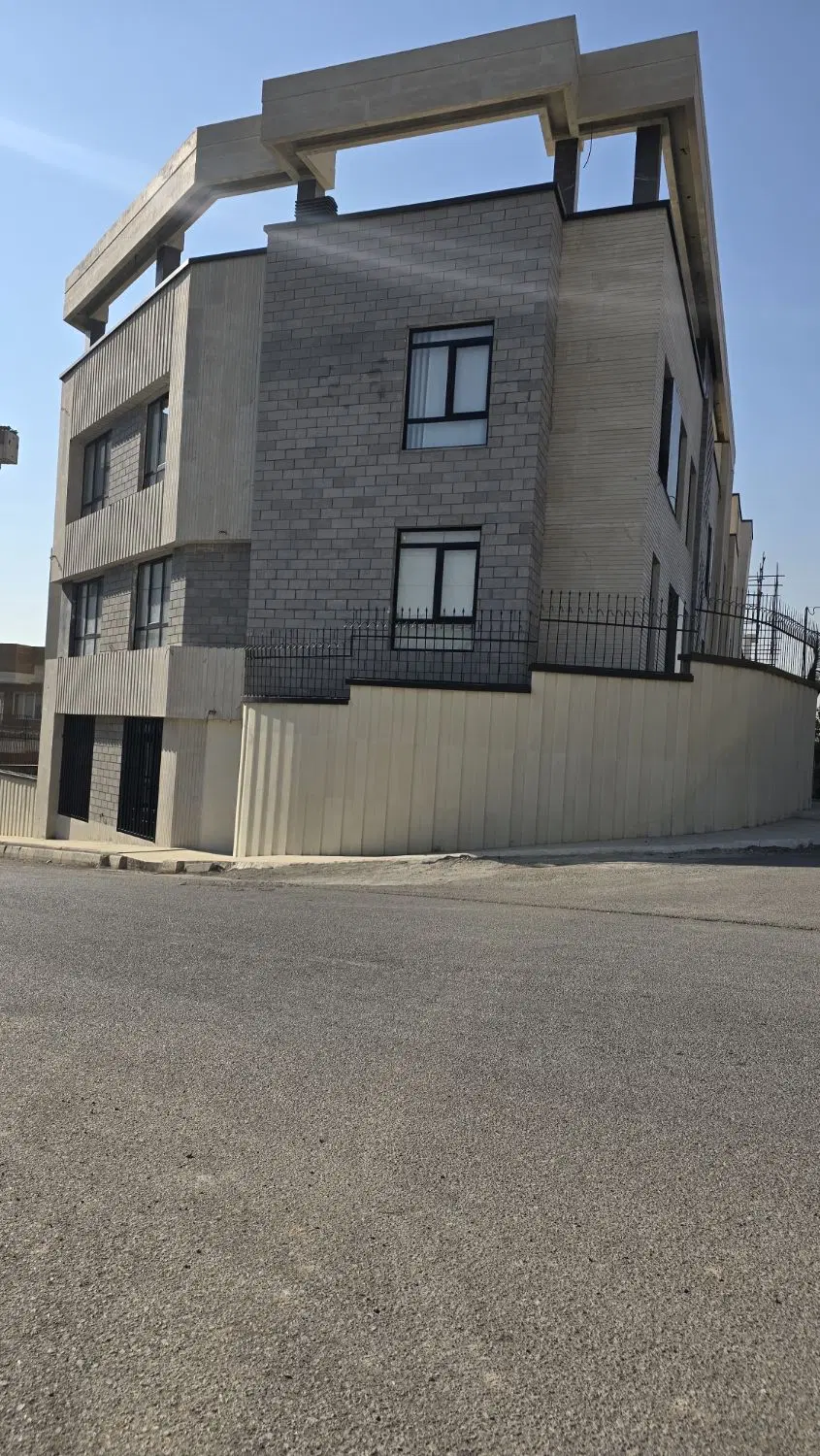 ۱۸۲متر ۳خواب  فاز۲محله۲ بسیار شیک و نور بسیار خوب