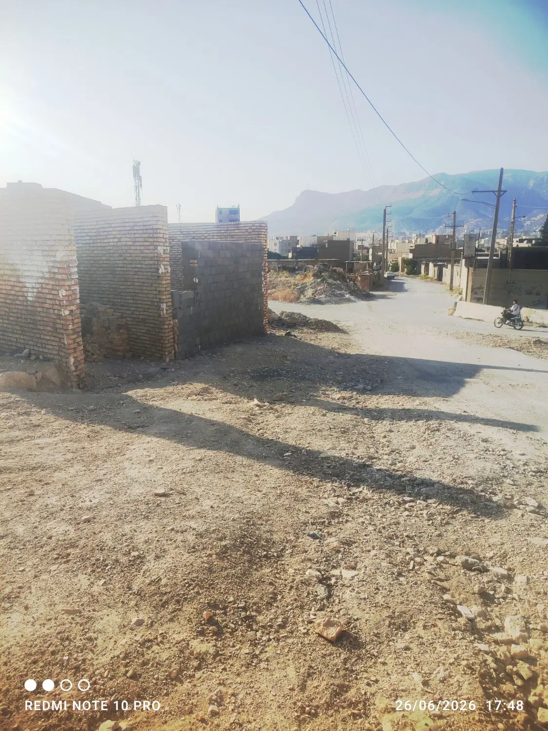 ملک تجاری مسکونی نیمه کاره