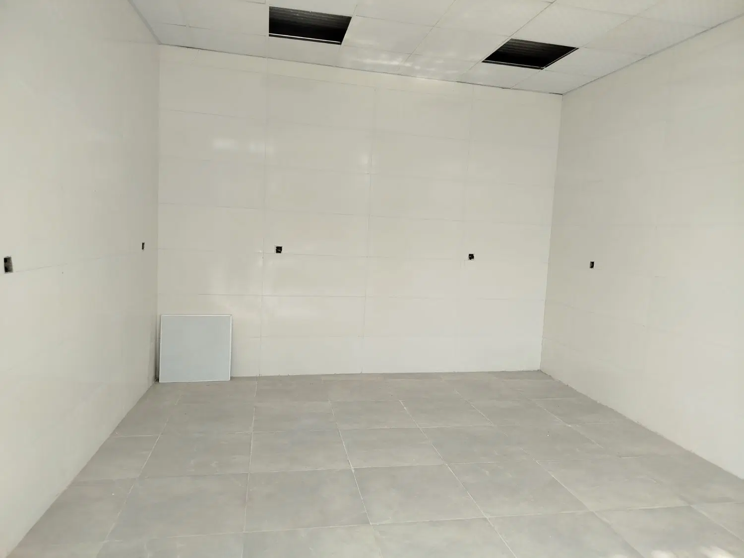 اجاره دو باب مغازه تجاری سر نبش خیابان چمران