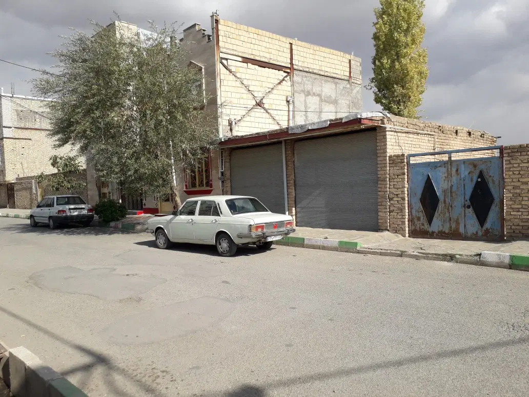 خانه کلنگی و ۲ باب مغازه
