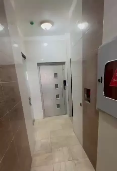۷۳ متر آسانسوردار شیک و خوش نقشه