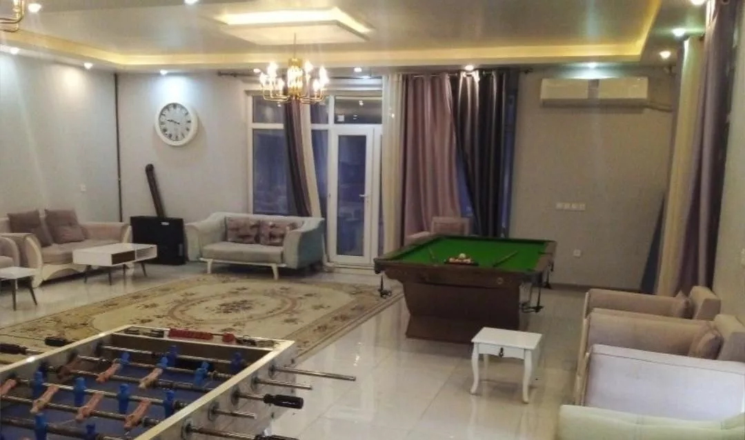 باغ استخر آب گرم و میز بیلیارد