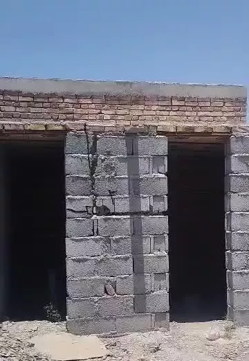 یک عدد زمین 300متر به فروش میرسد.