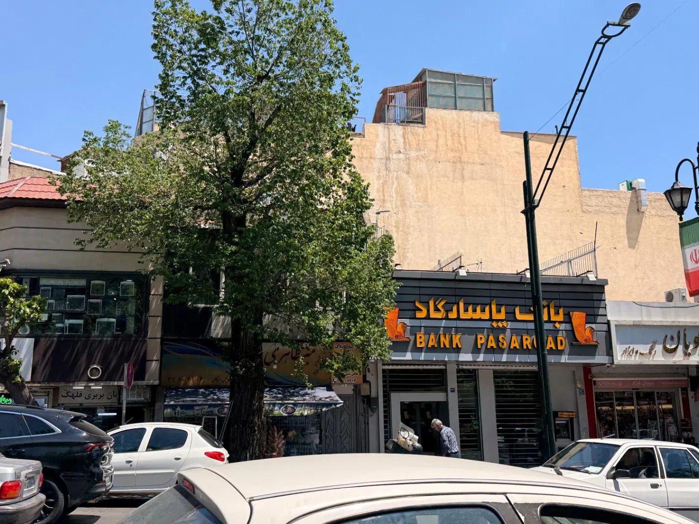مغازه تجاری ۱۸ متری خیابان دولت فرعی پر تردد