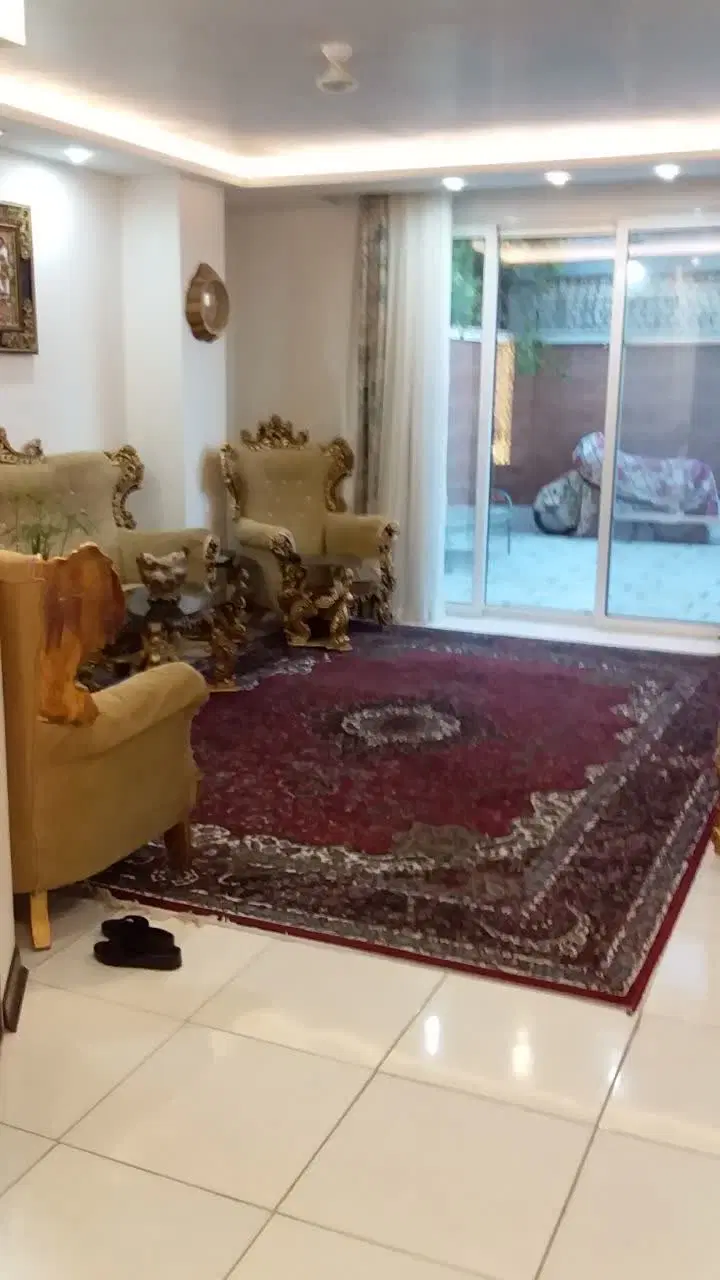 آپارتمان همکف حیاط دارفلاورجان