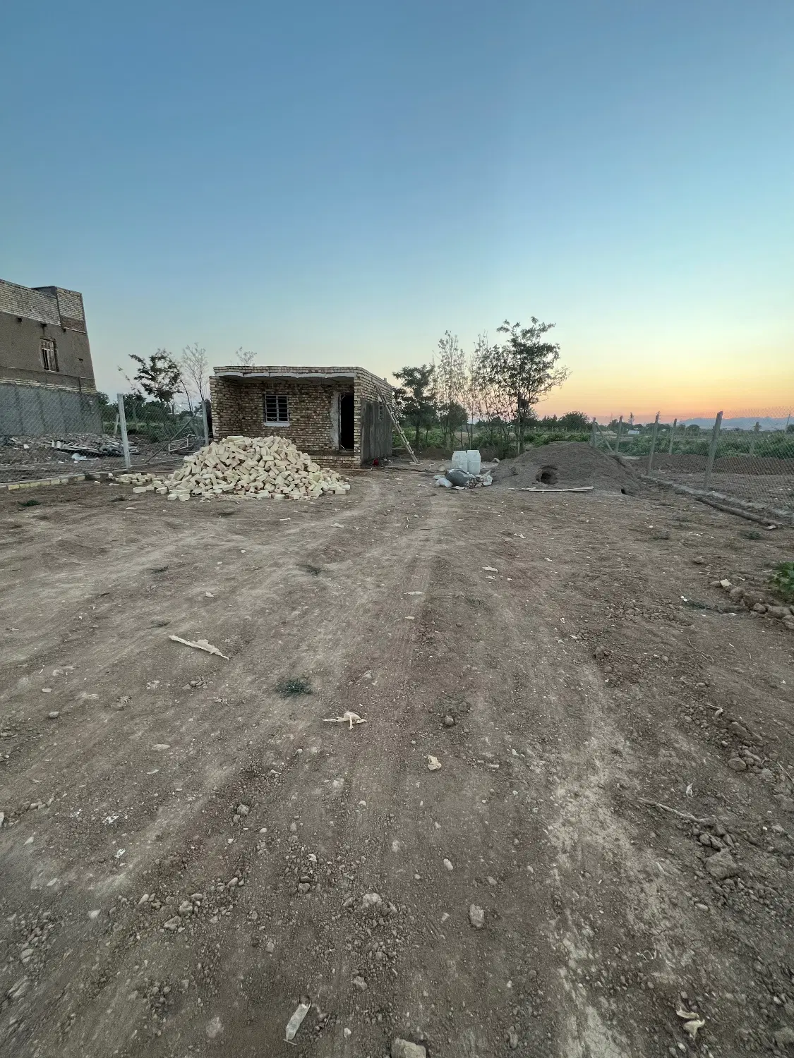زمین باغی