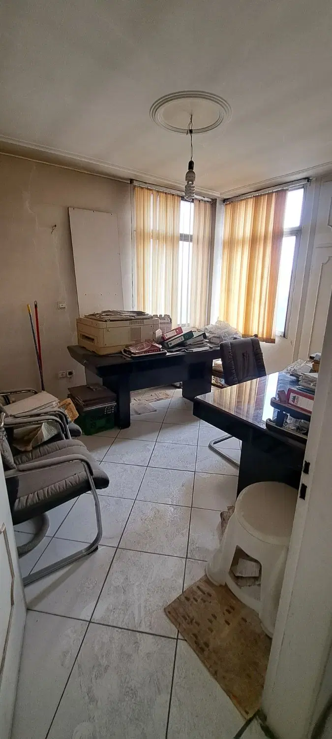 ۸۲ متر  شریعتی پایین تر از مطهری با پارکینگ