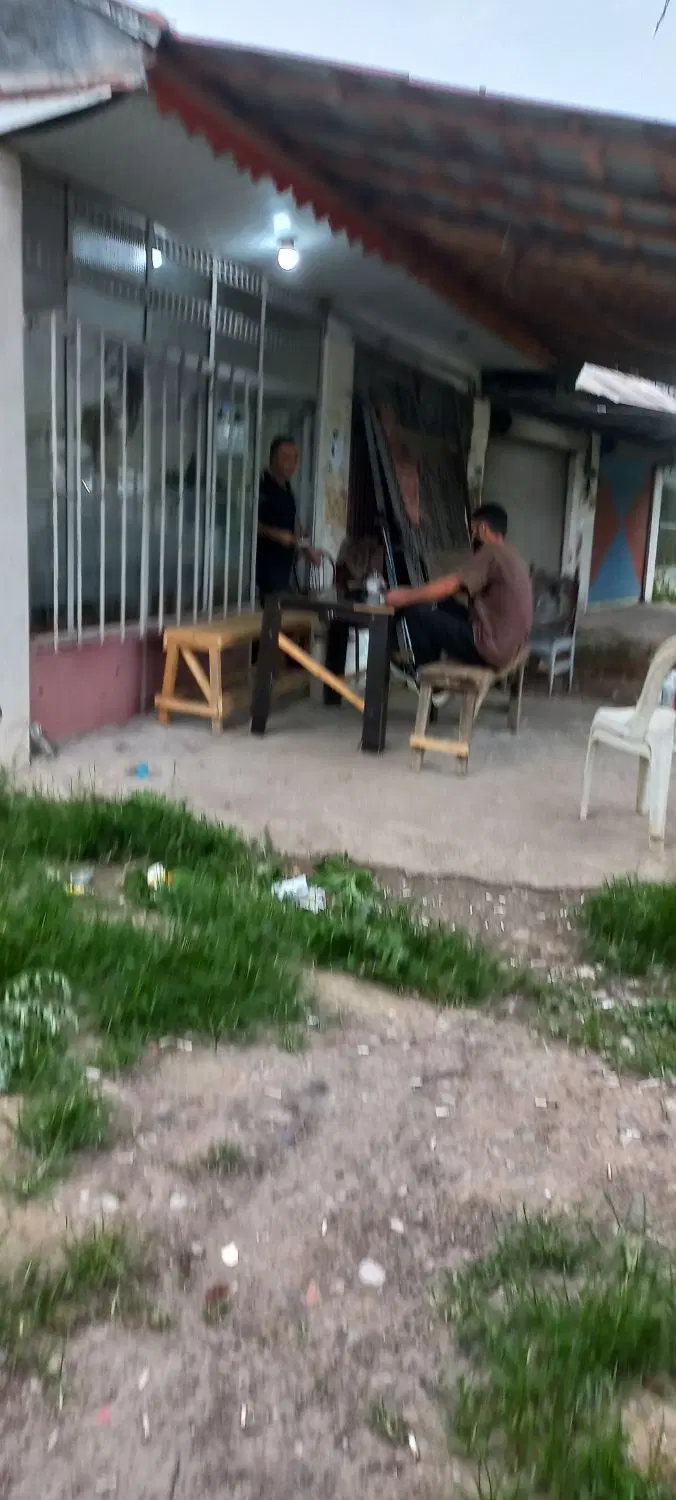 مغازه نیمه کاره