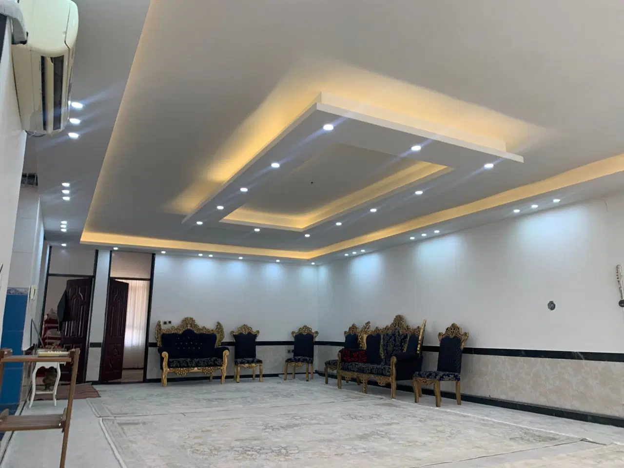 فروش‌واحد‌ازمین‌چنگیزشاهی دو‌خواب‌.دارای.سقف‌کناف