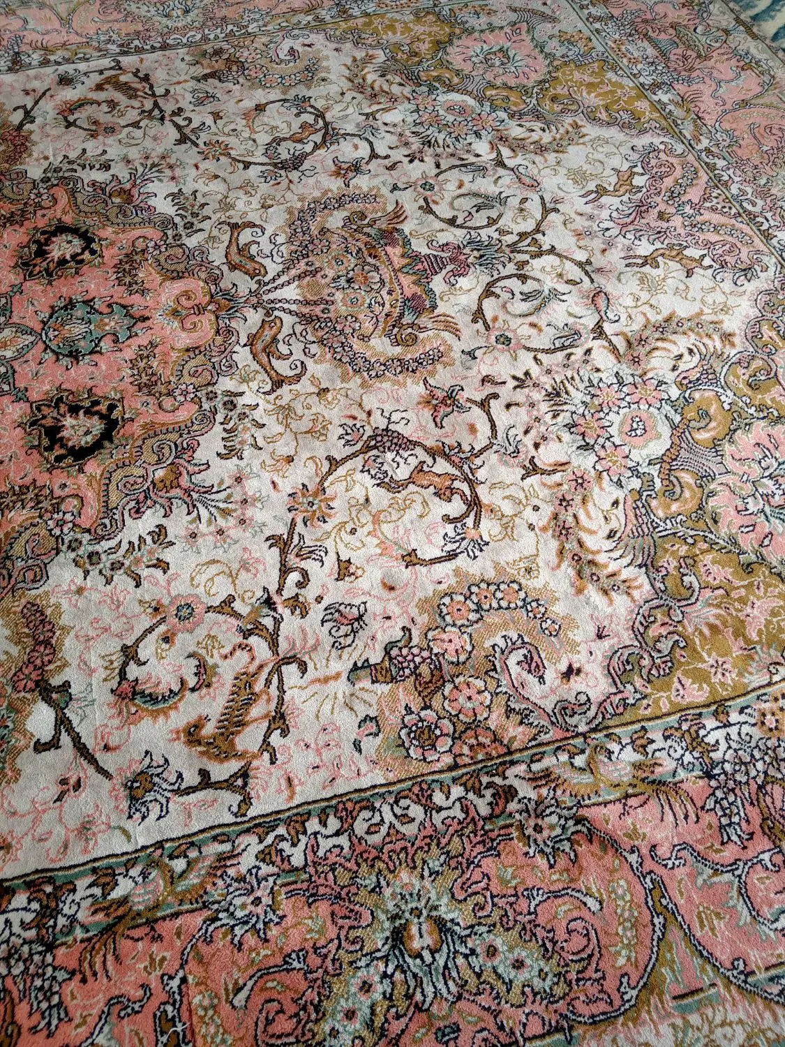مغازه آرایشگرو خیاطی زنانه