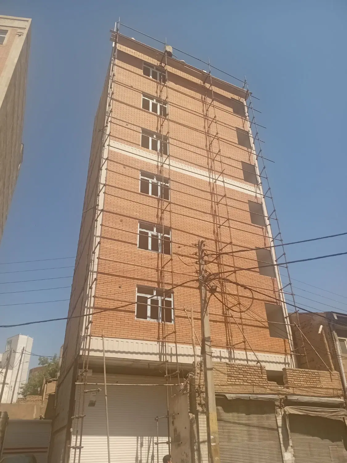 واحد 70 متری در بازارچه سیلاب برخیابان