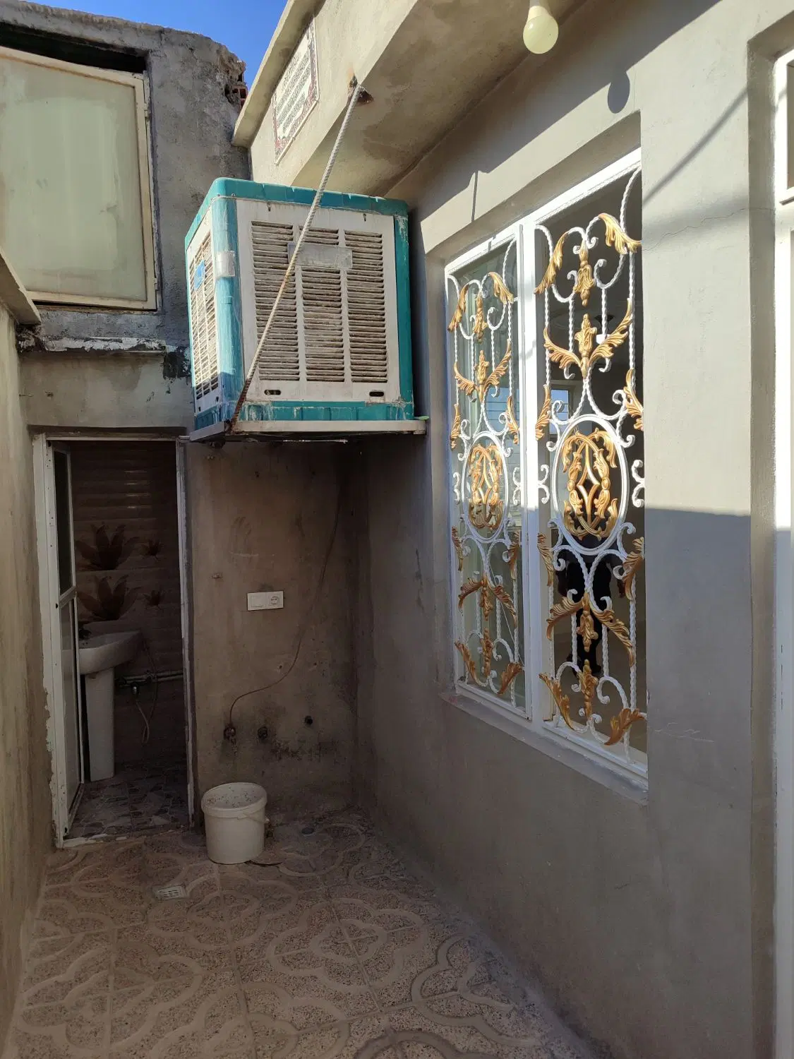 یکباب منزل مسکونی شیک زمینی