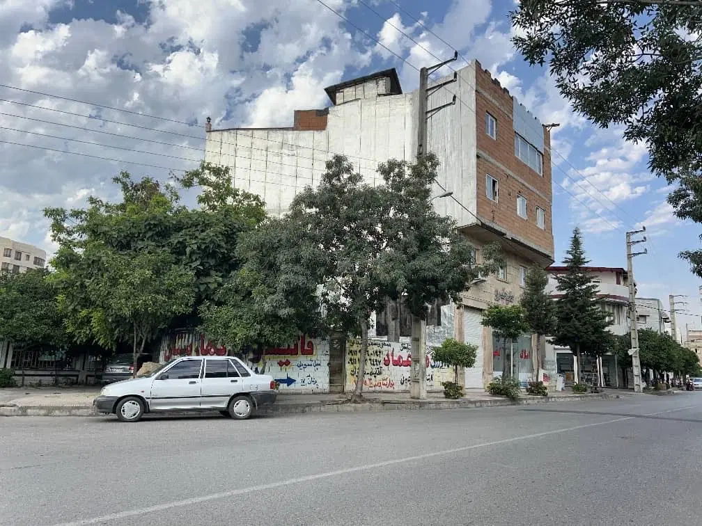 ۸۵ متر زمین تجاری بر اصلی خیابان