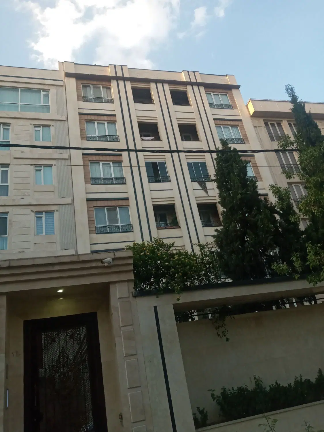 ۱۰۰ متری هروی _قابل تبدیل ازاد