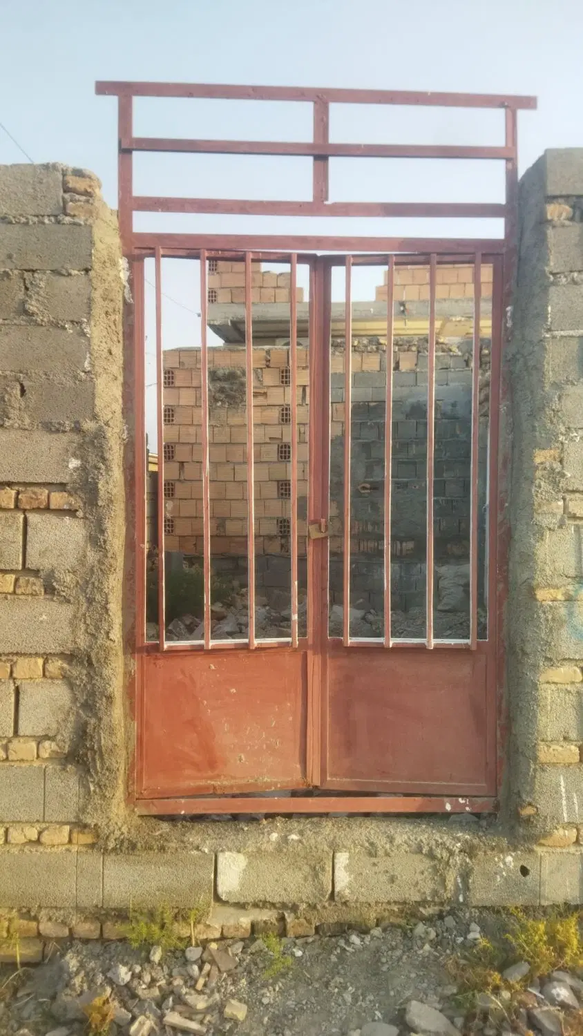 در مغازه