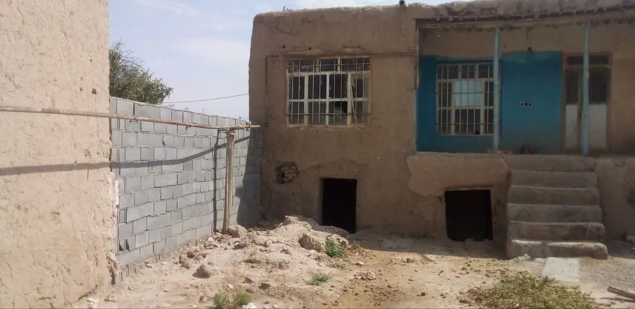 حیاط کلنگی