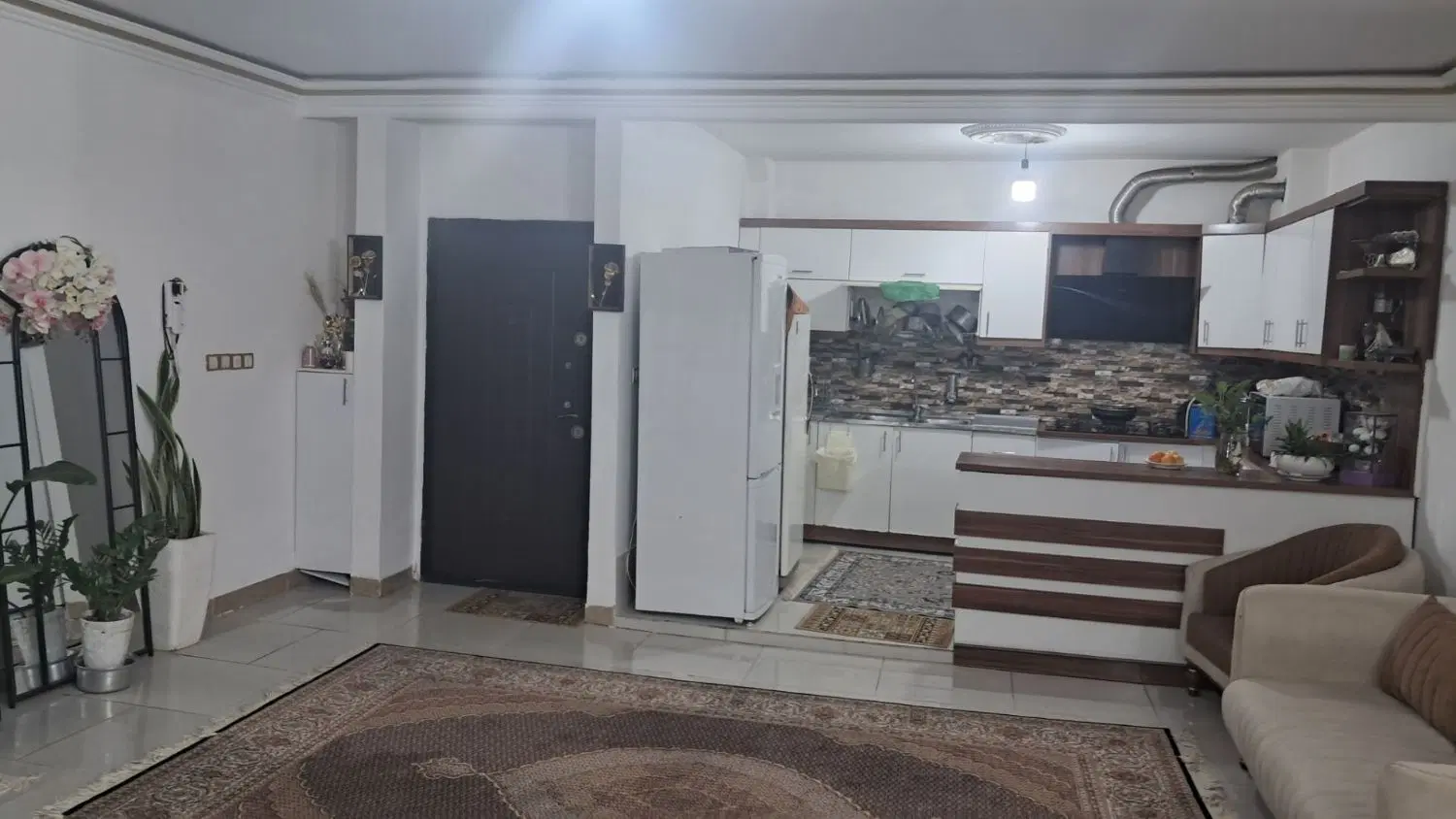 ۱۰۰متر آپارتمان طبقه اول توس ۷۰ زمان ۷ پارکینگ