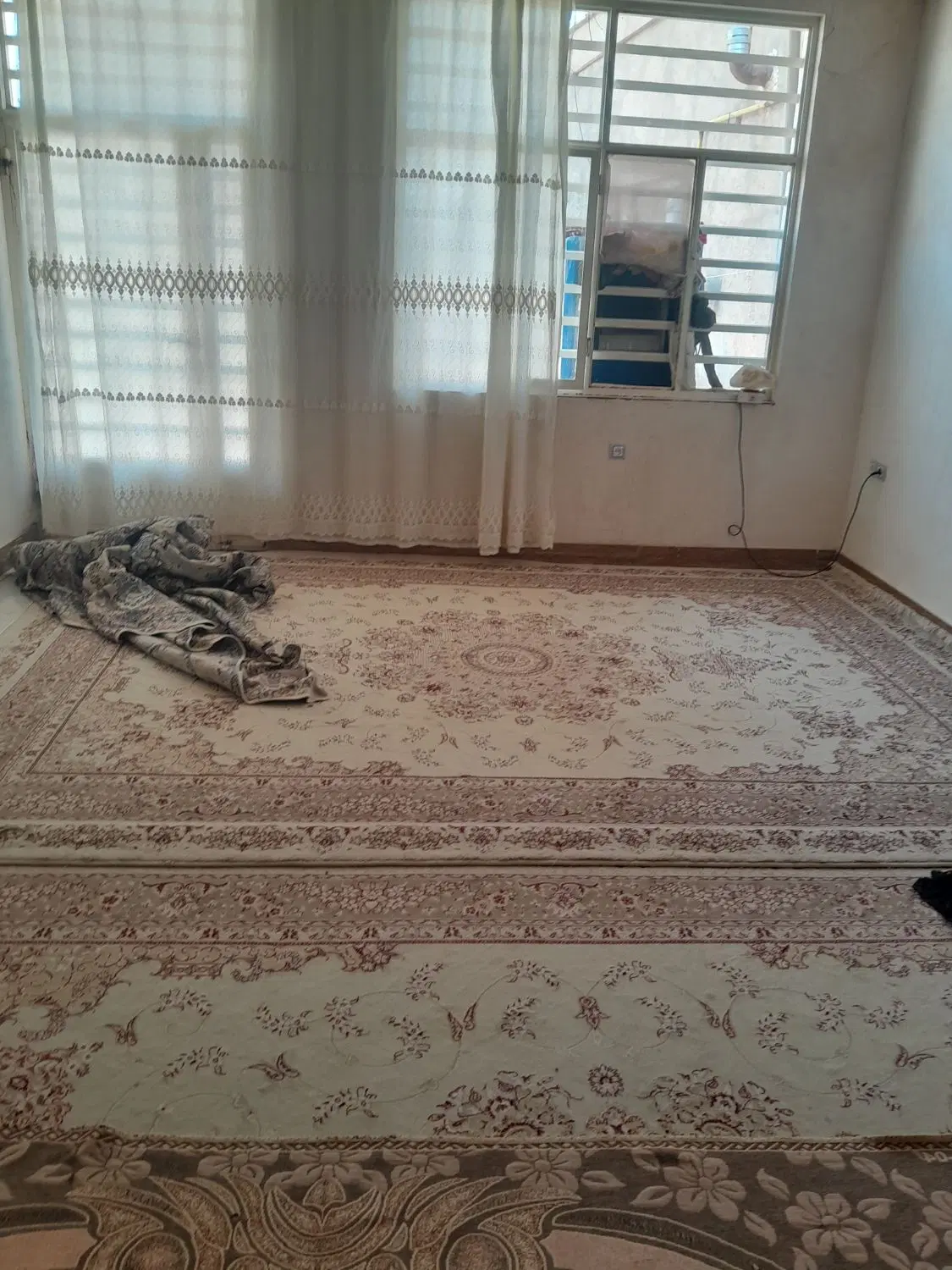 این خانه نو ساز به رهن اجاره داده میشود